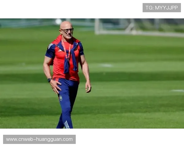 球迷聚众高喊-我们要霍安·加西亚的脑袋!-